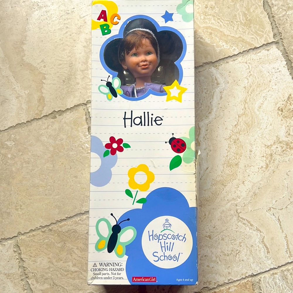 RETIRED AMERICAN GIRL, HALLIE HOPSCOTCH HILL DOLL